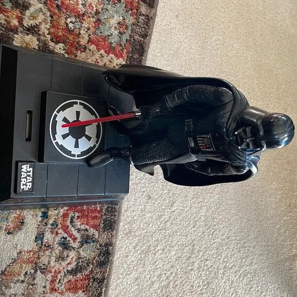 Rare 1996 Star Wars Darth Vader coin bank, battery operated!